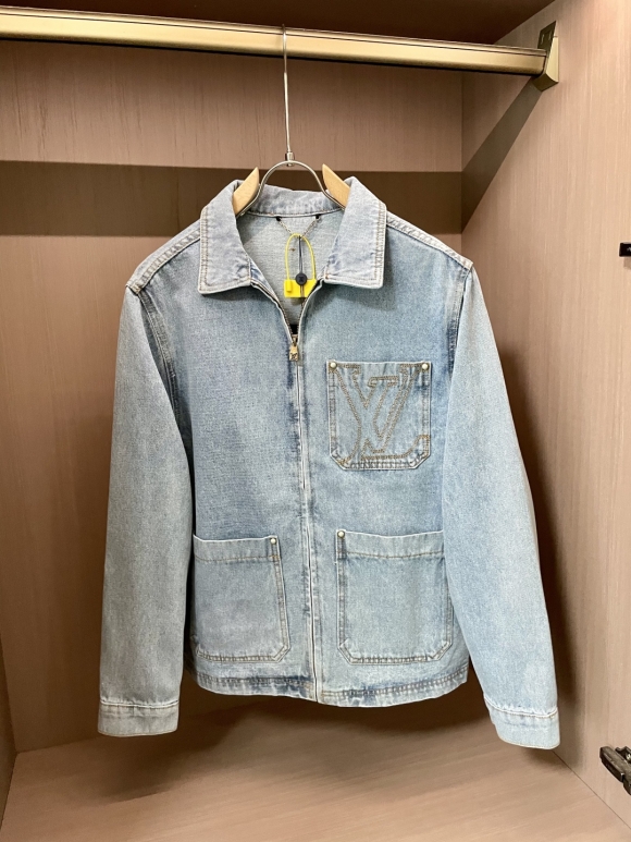 Coats & Jackets