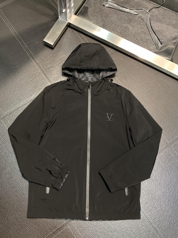 Hoodies & Sweatshirts