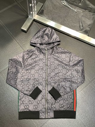 Hoodies & Sweatshirts