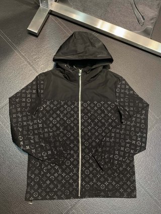 Hoodies & Sweatshirts