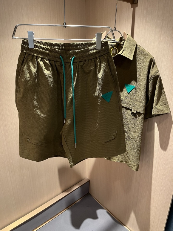 Leisure suit