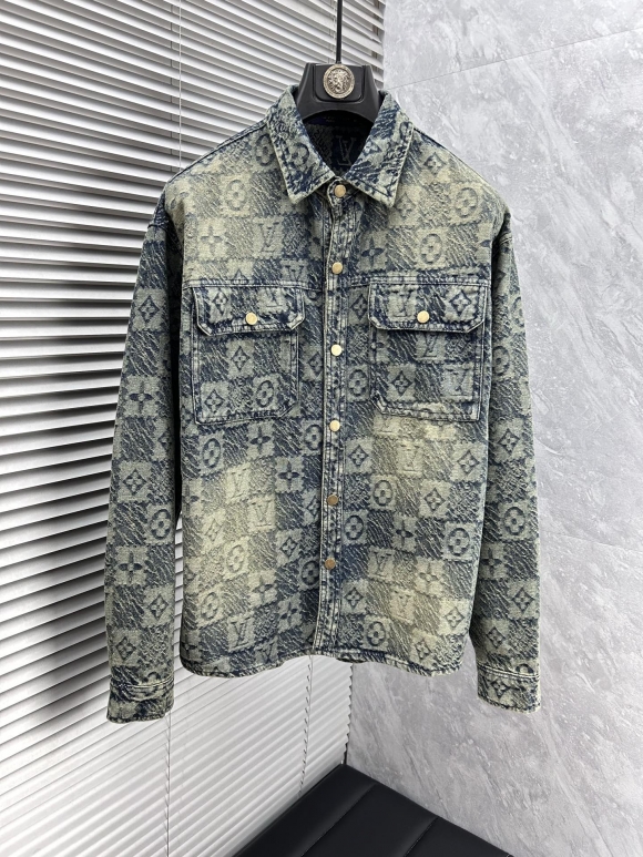 Coats & Jackets