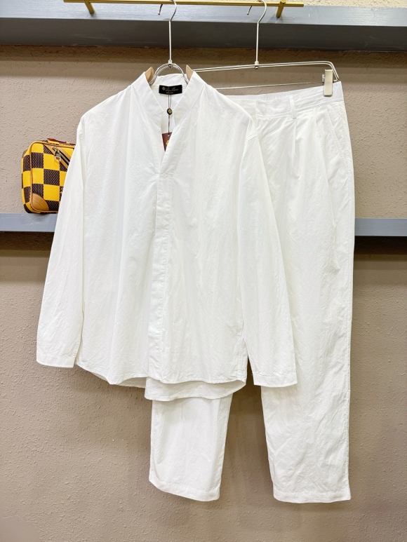 Leisure suit