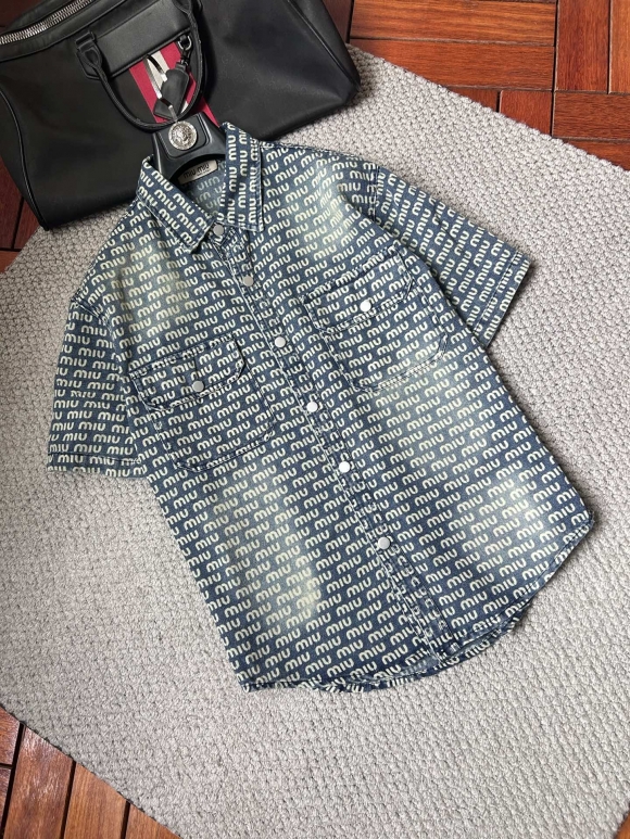 Coats & Jackets