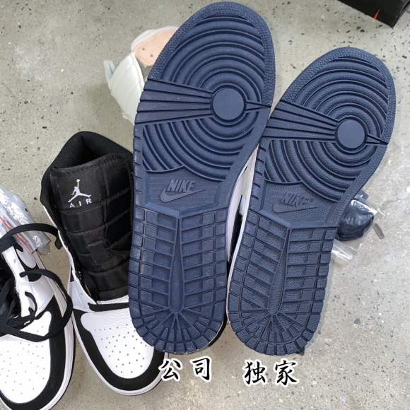 AirJordan1MidSHOES