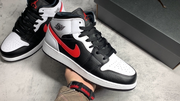AirJordan1MidSHOES