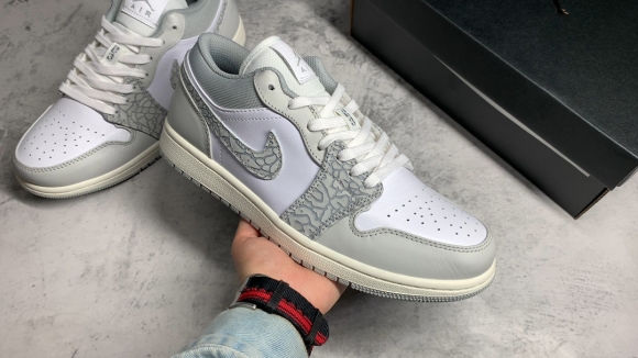 AirJordan1LowSHOES