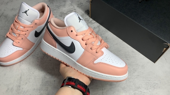 AirJordan1LowSHOES