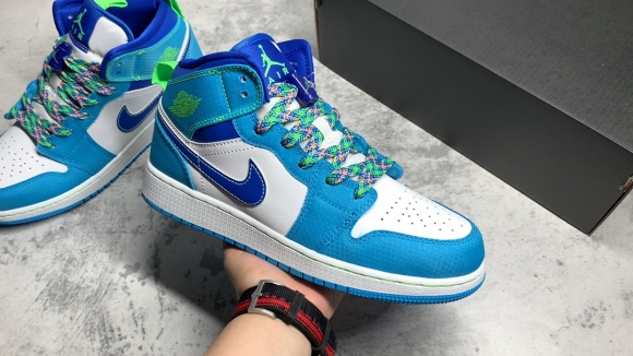 AirJordan1MidSHOES