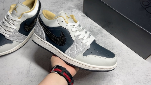 AirJordan1LowSHOES