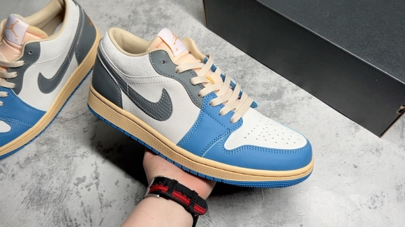AirJordan1LowSHOES