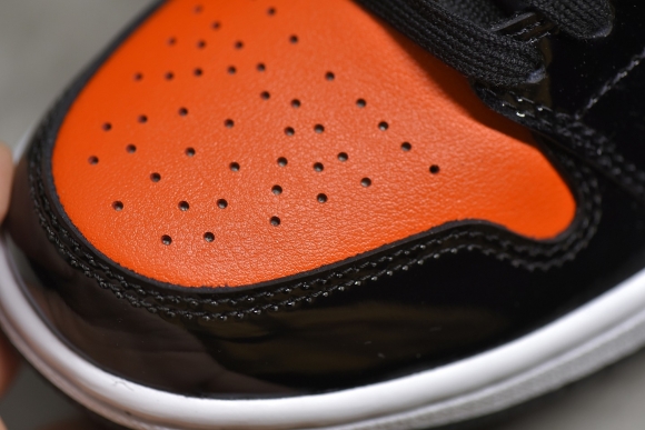 AirJordan1MidSHOES