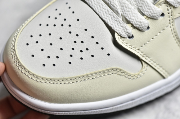 AirJordan1MidSHOES