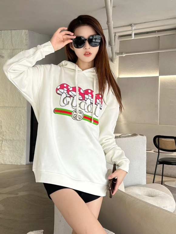 Hoodies & Sweatshirts