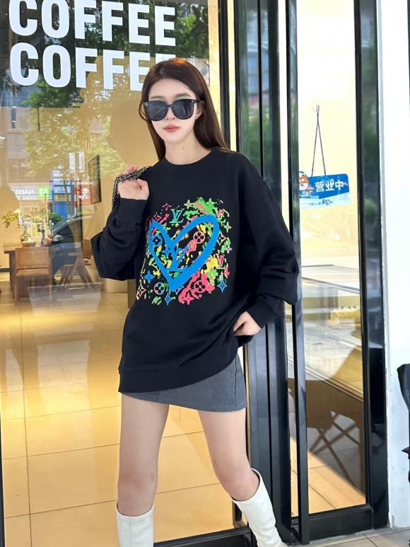 Hoodies & Sweatshirts