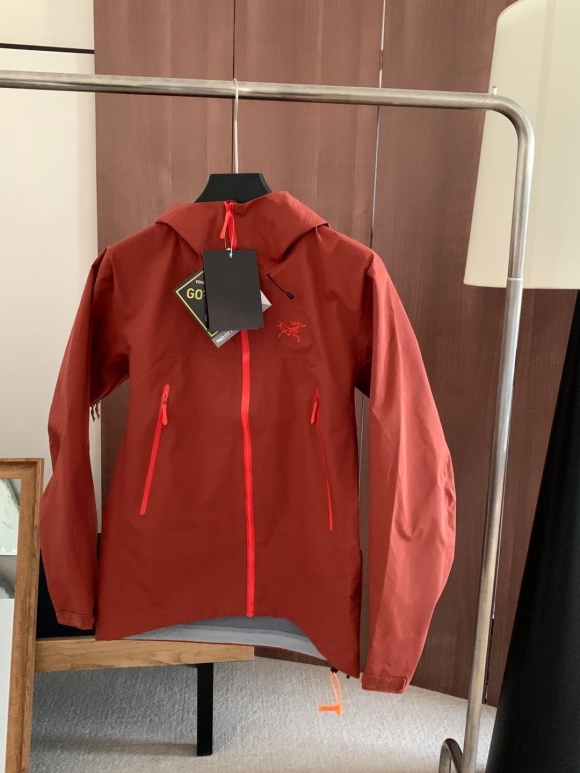 Coats & Jackets