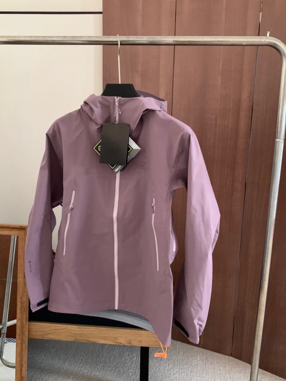 Coats & Jackets