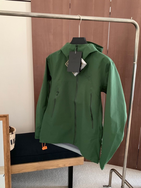 Coats & Jackets