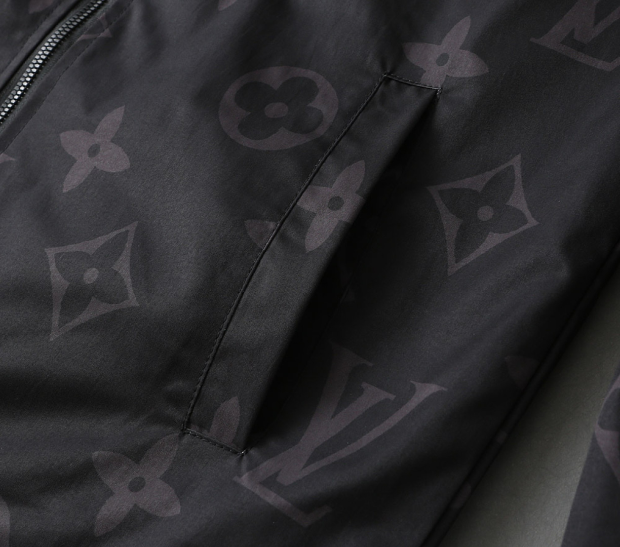 Hoodies & Sweatshirts