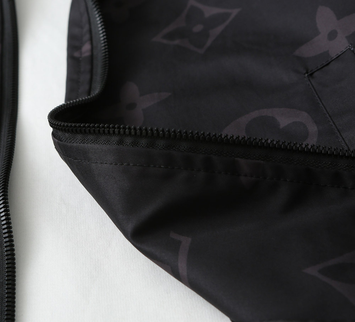 Hoodies & Sweatshirts