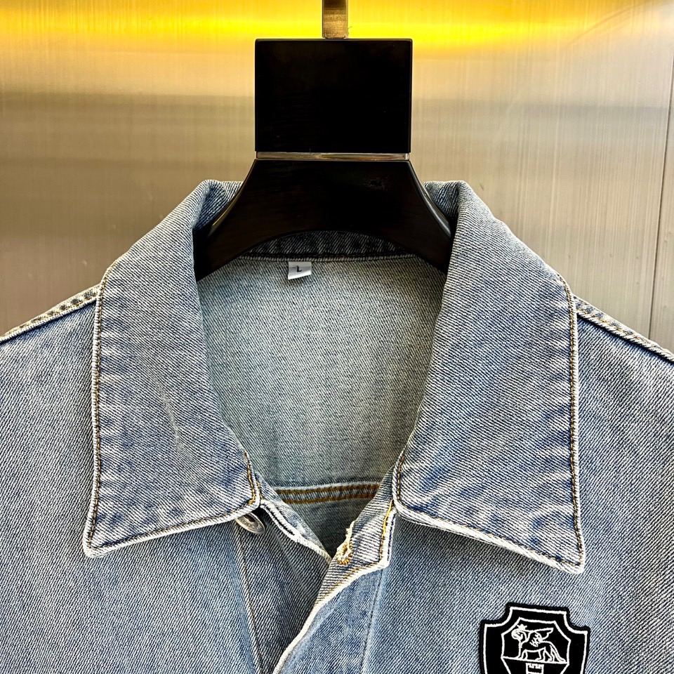 Coats & Jackets