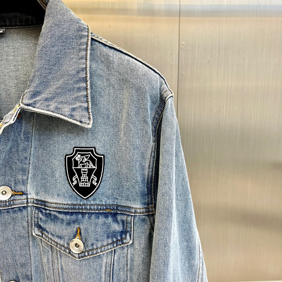 Coats & Jackets