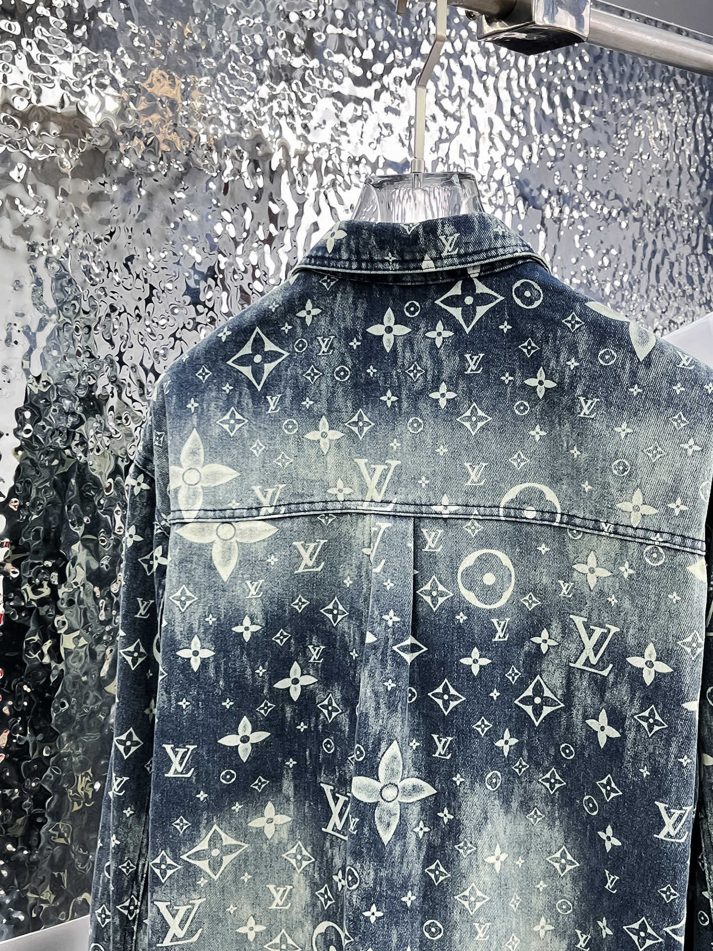 Coats & Jackets