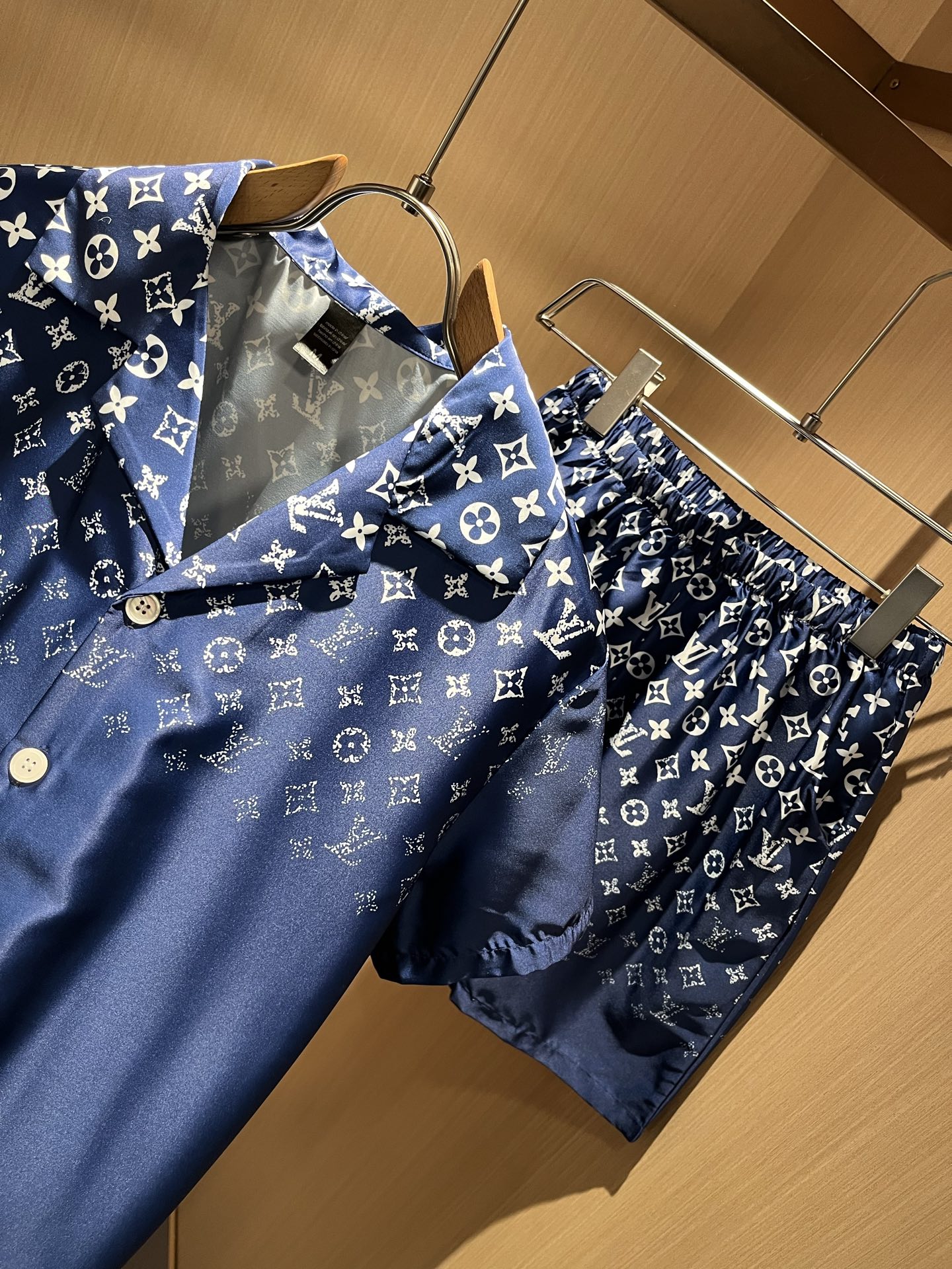 Leisure suit