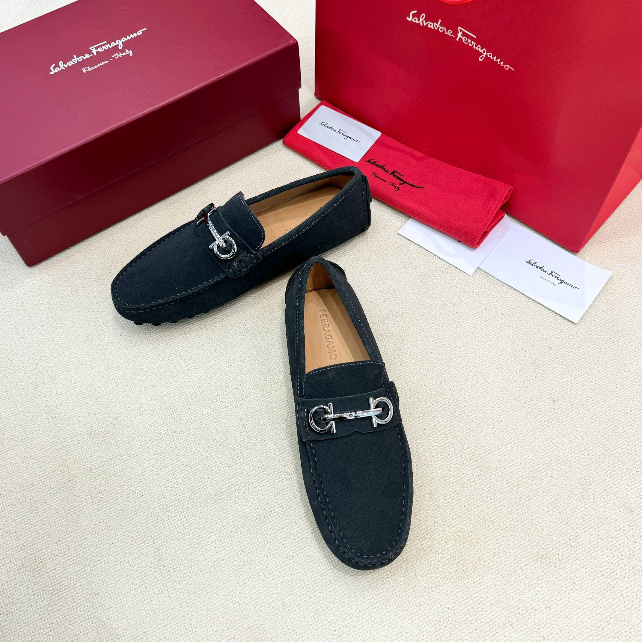 FerragamoSHOES
