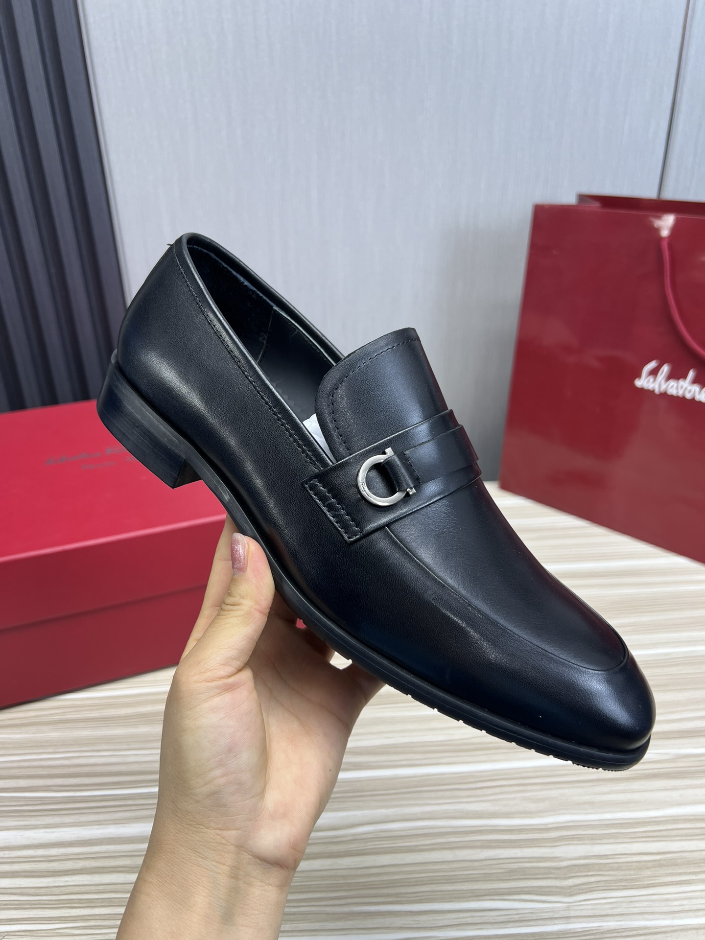 FerragamoSHOES
