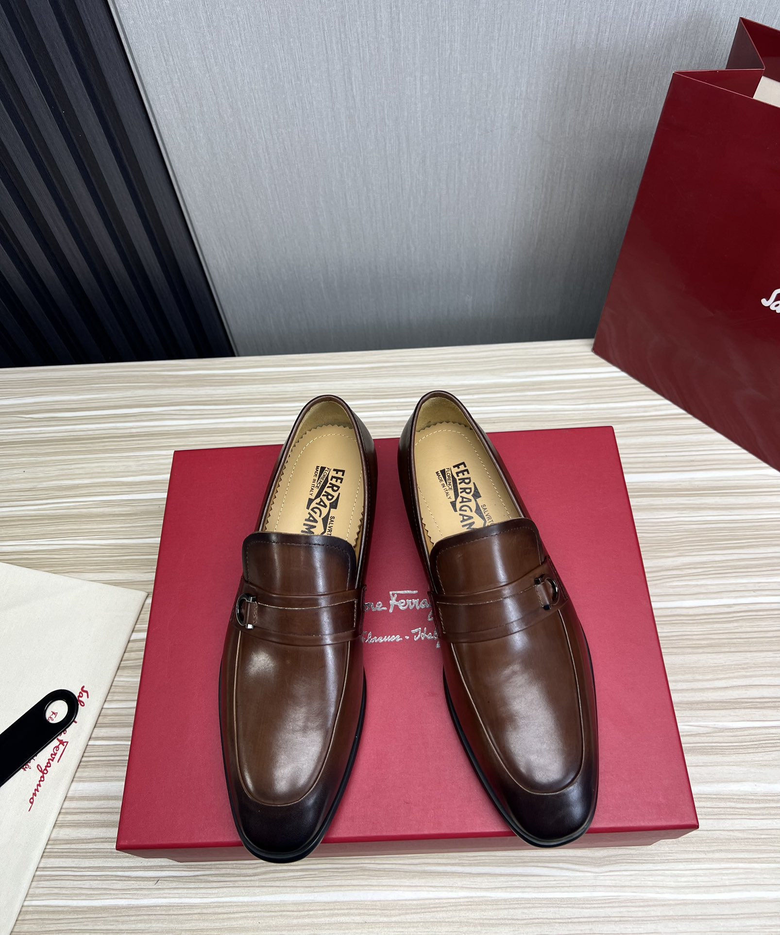 FerragamoSHOES