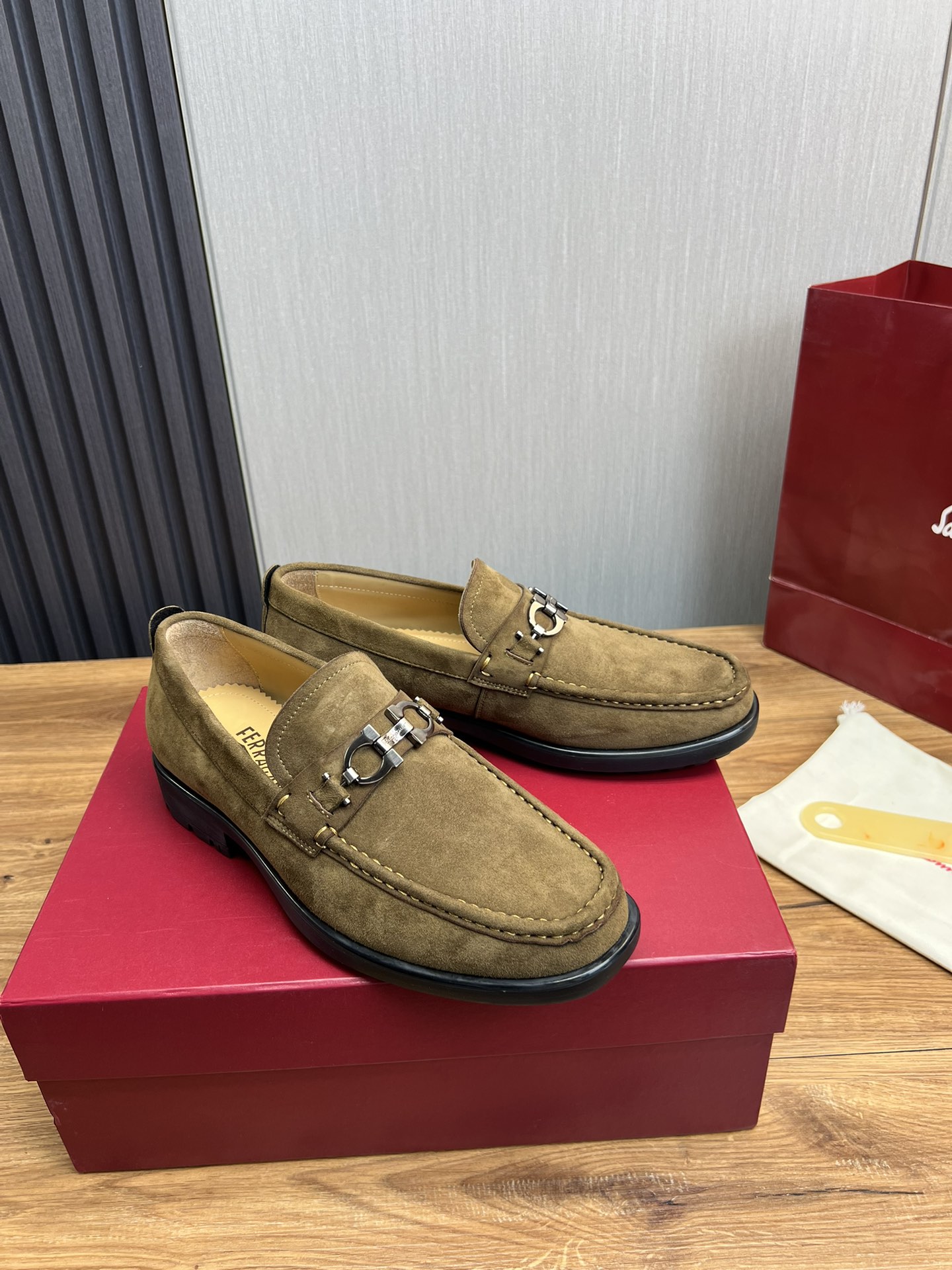 FerragamoSHOES