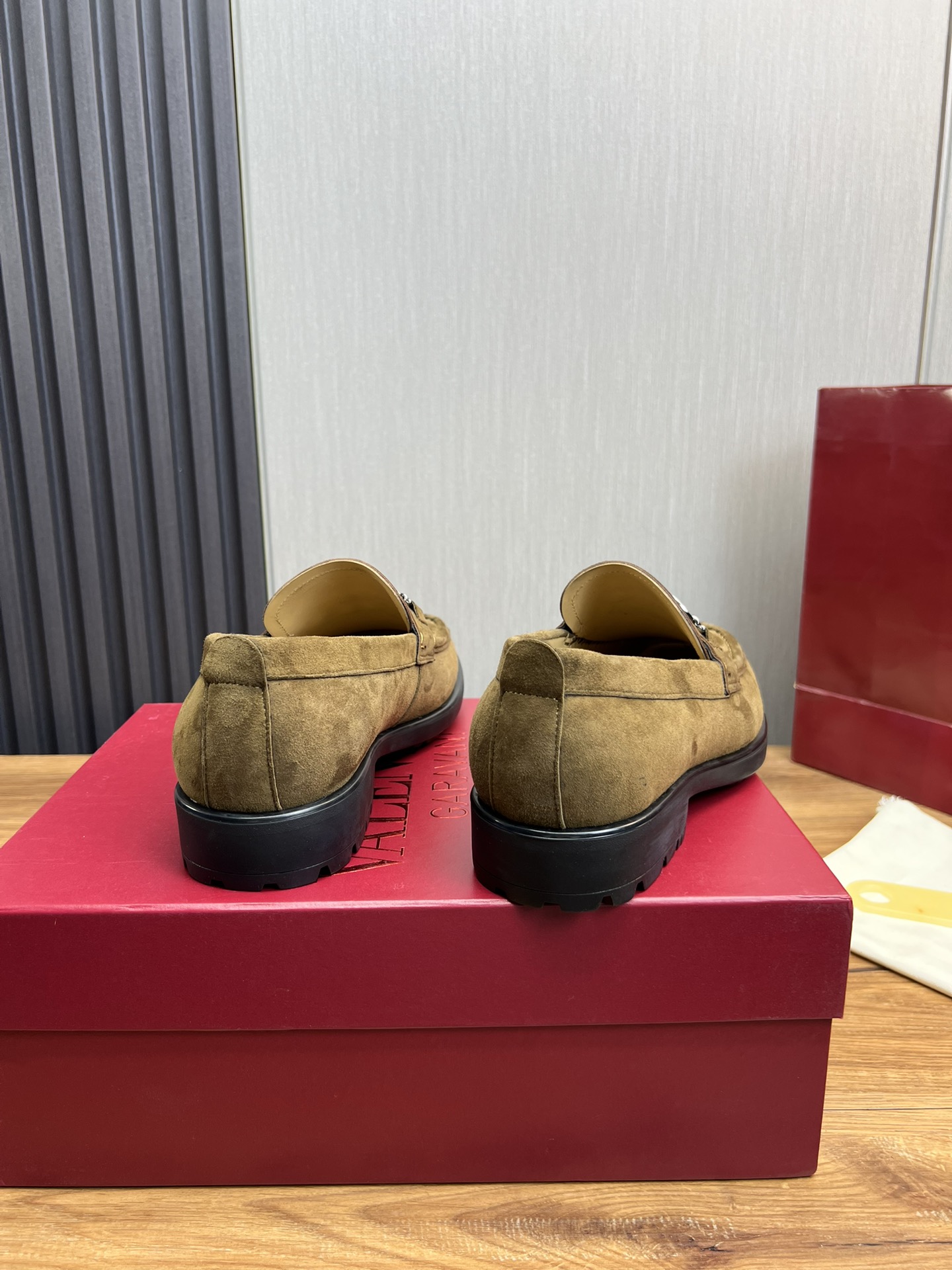 FerragamoSHOES