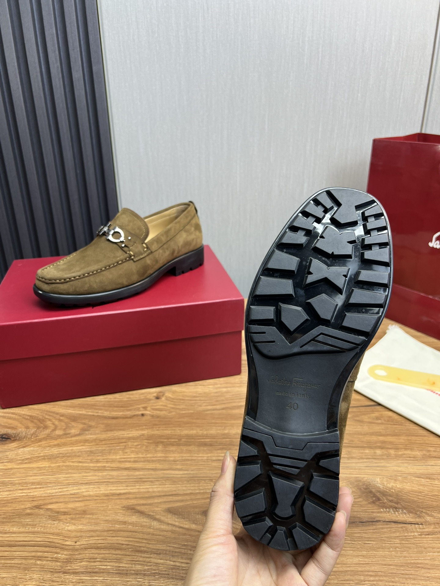 FerragamoSHOES