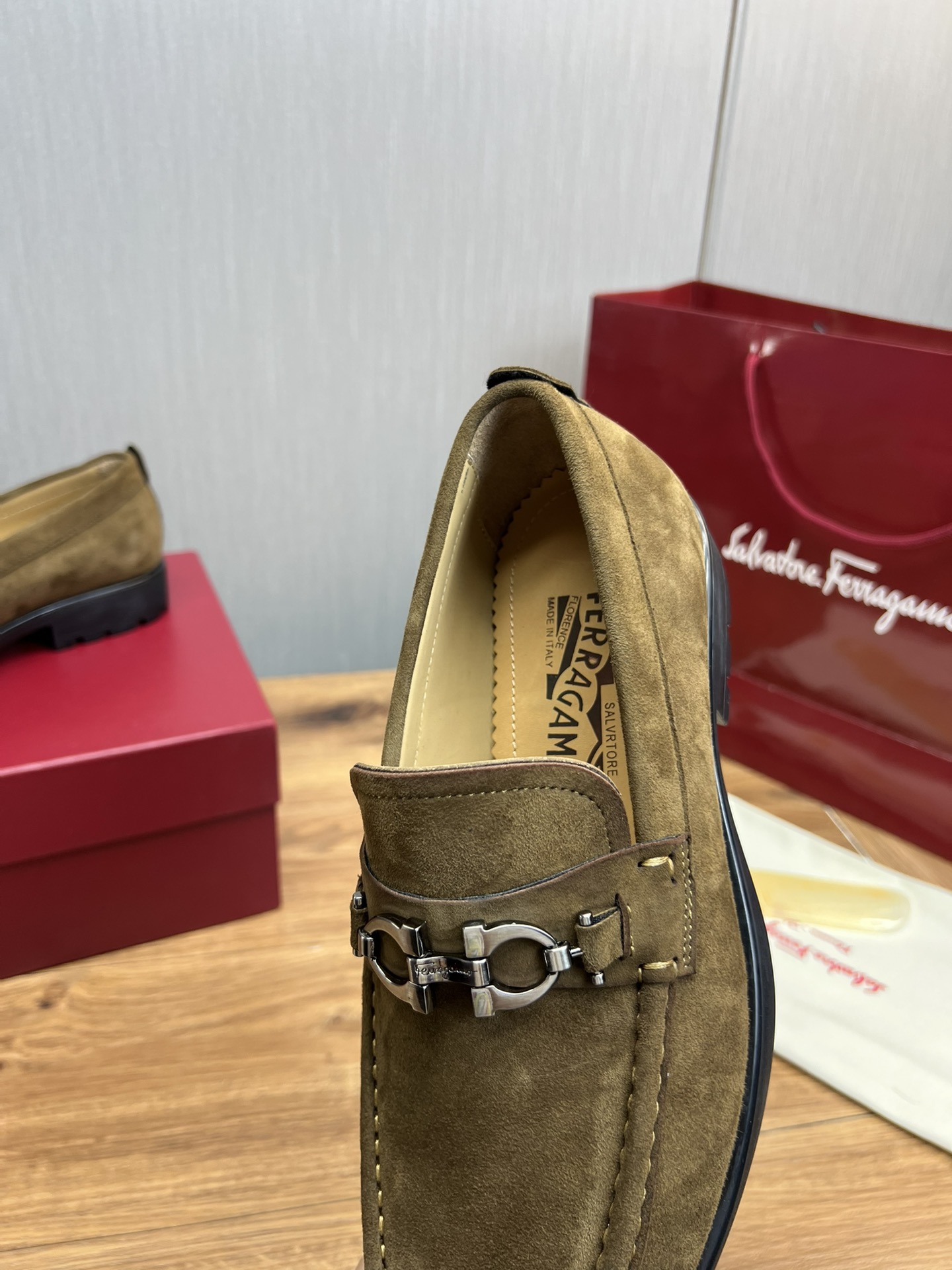 FerragamoSHOES