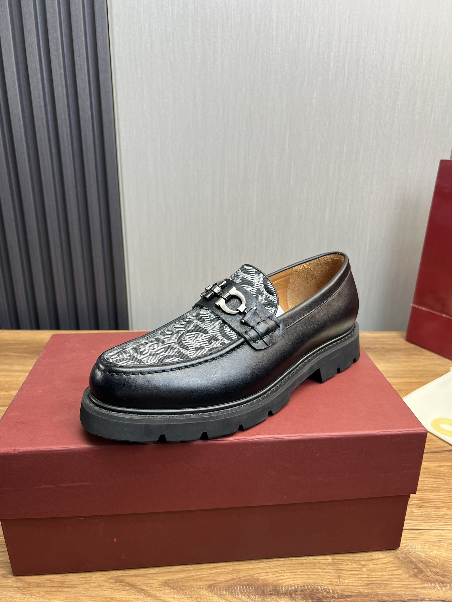 FerragamoSHOES