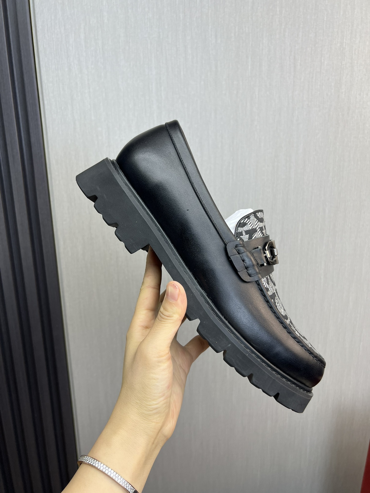 FerragamoSHOES