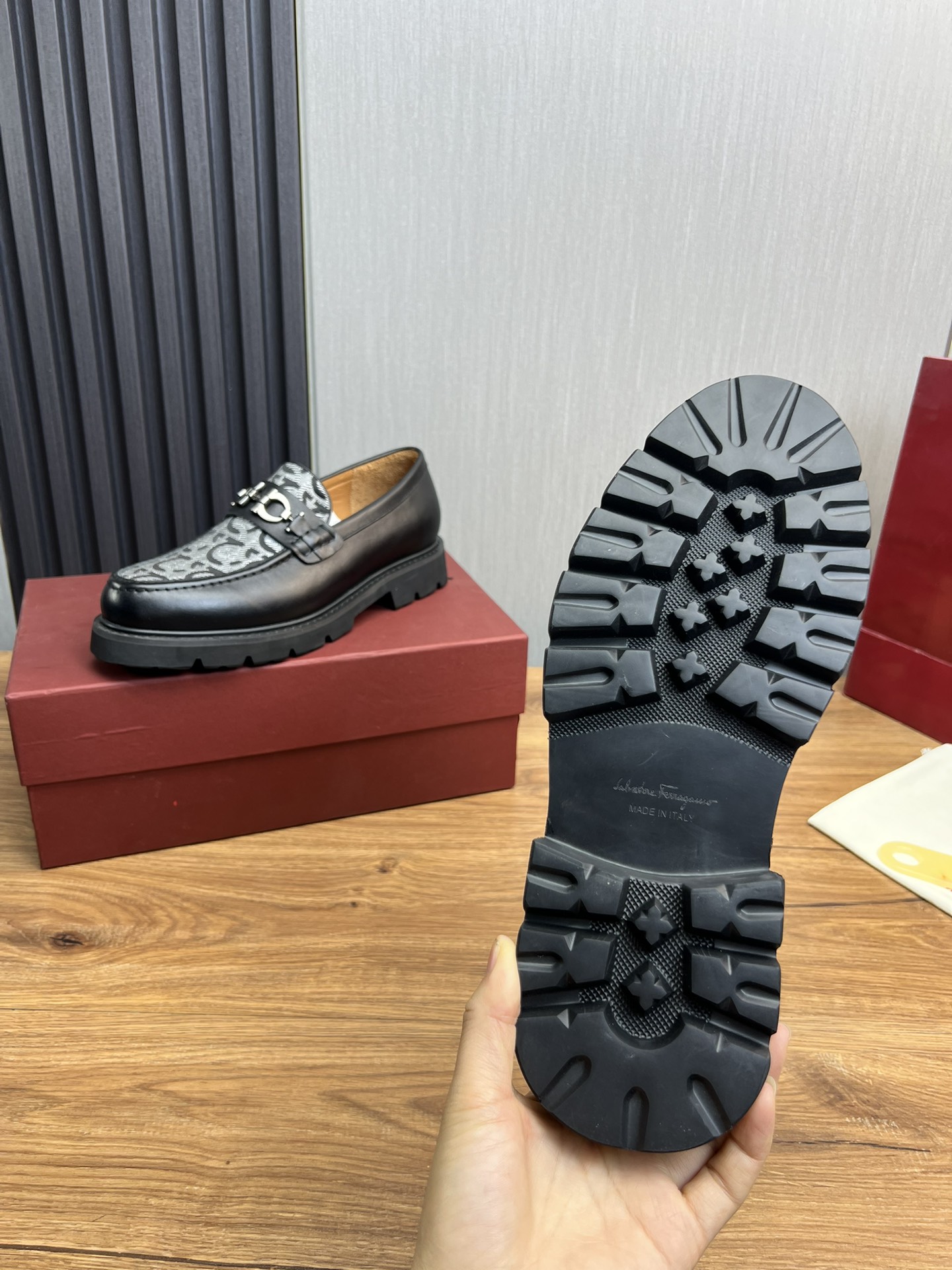 FerragamoSHOES