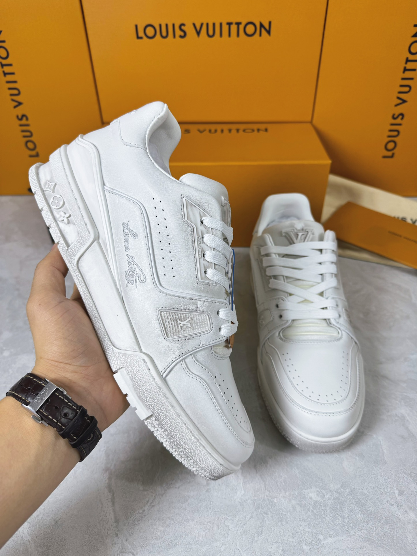LVShoes