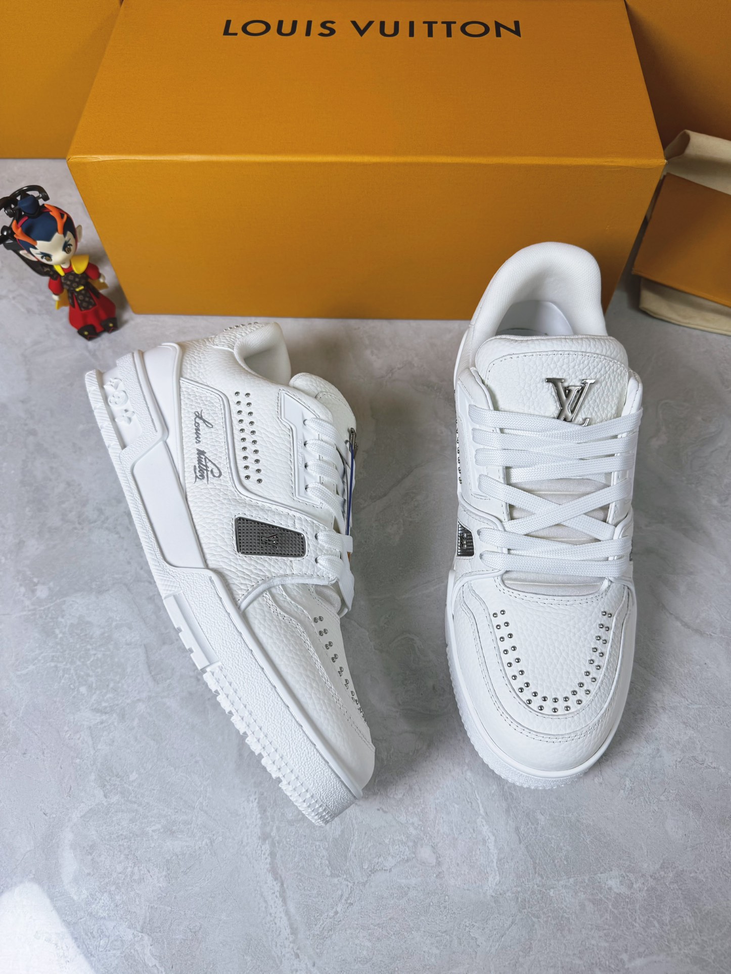LVShoes