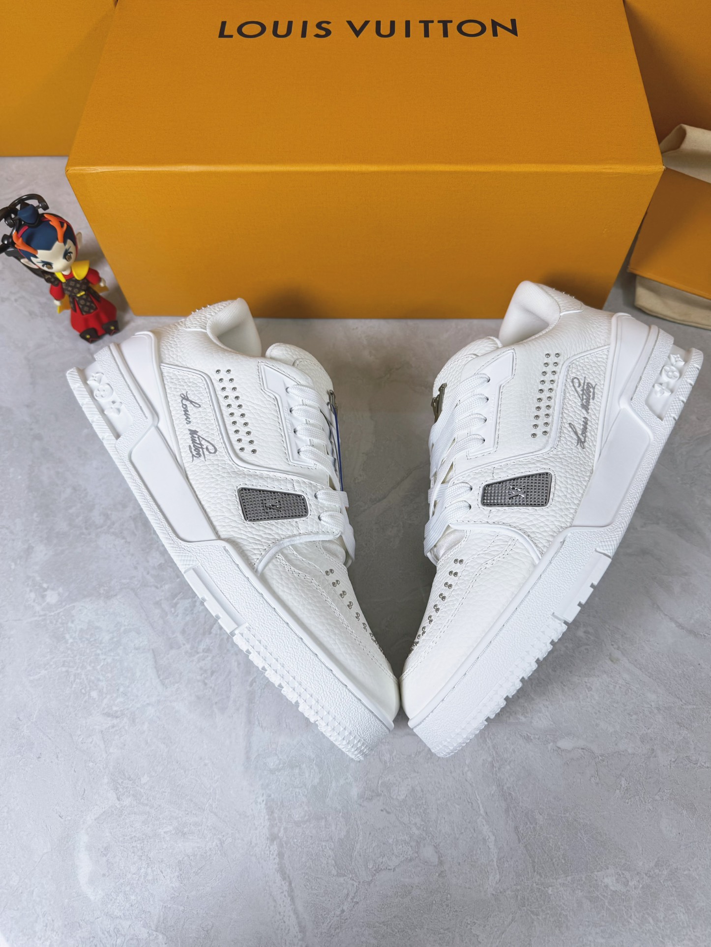 LVShoes