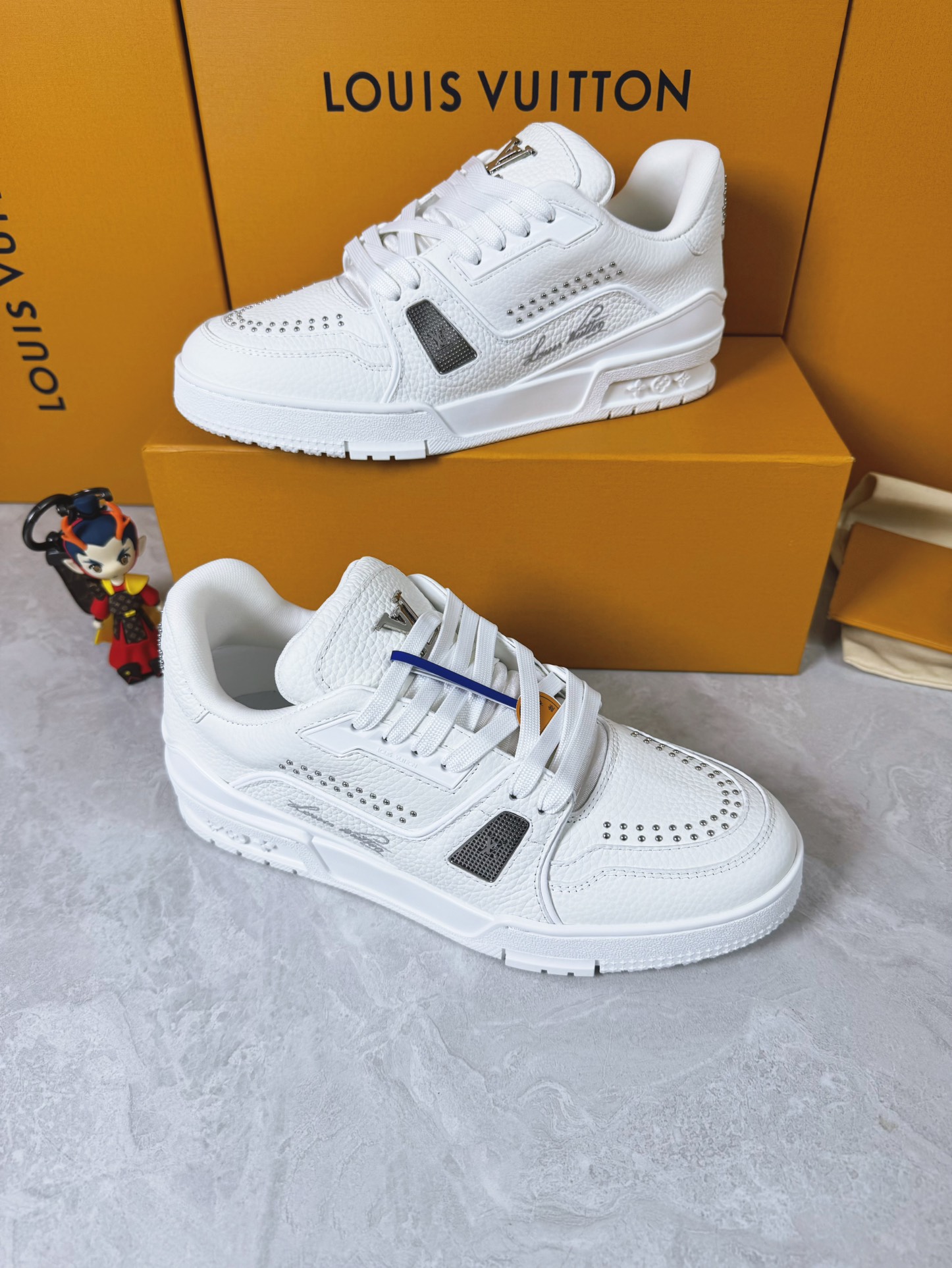 LVShoes