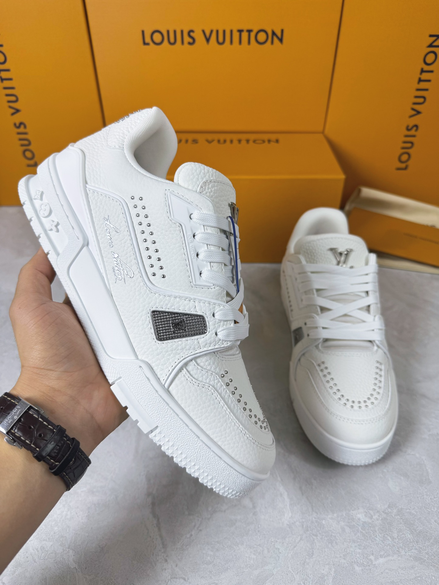 LVShoes