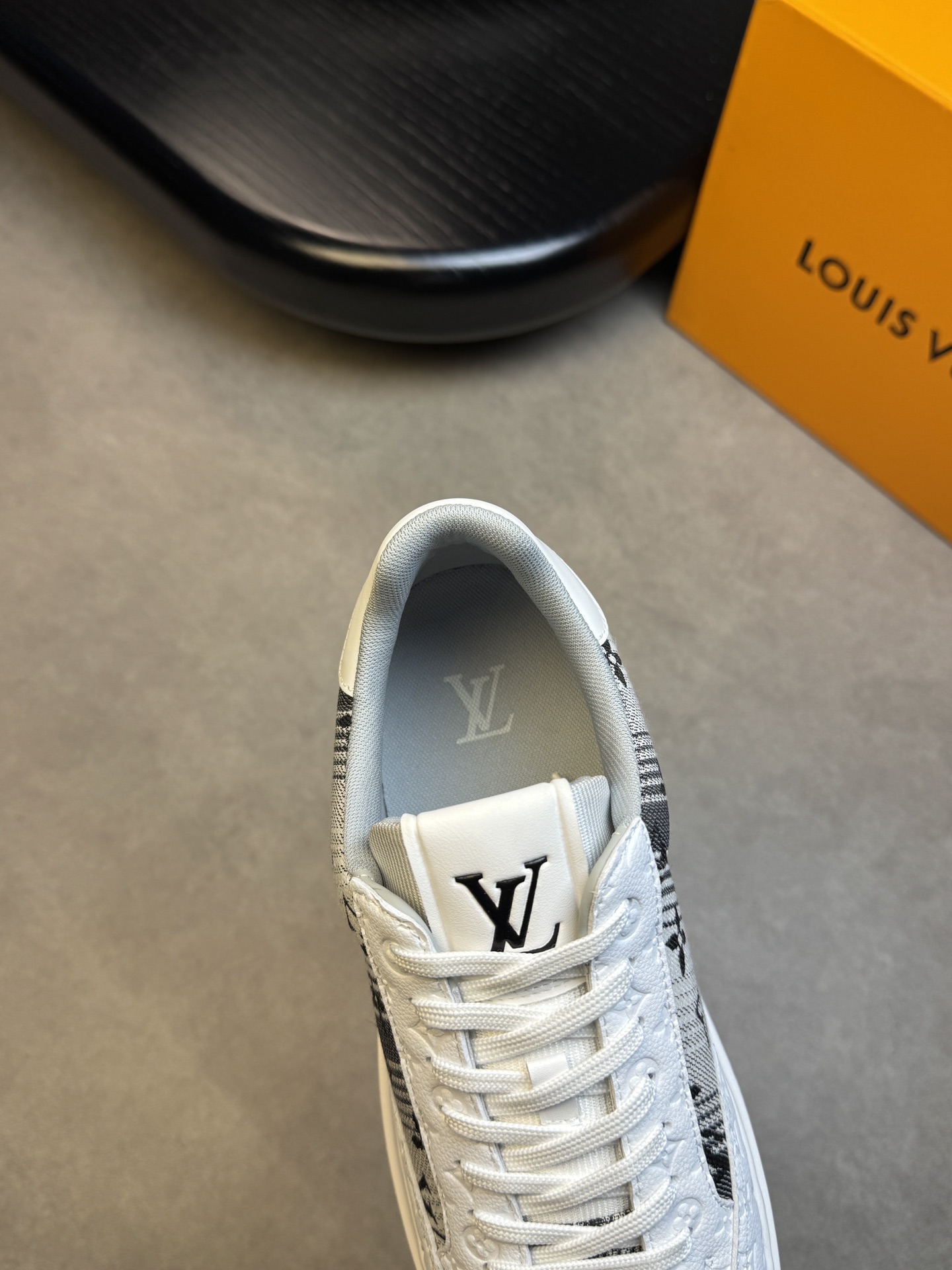 LVShoes