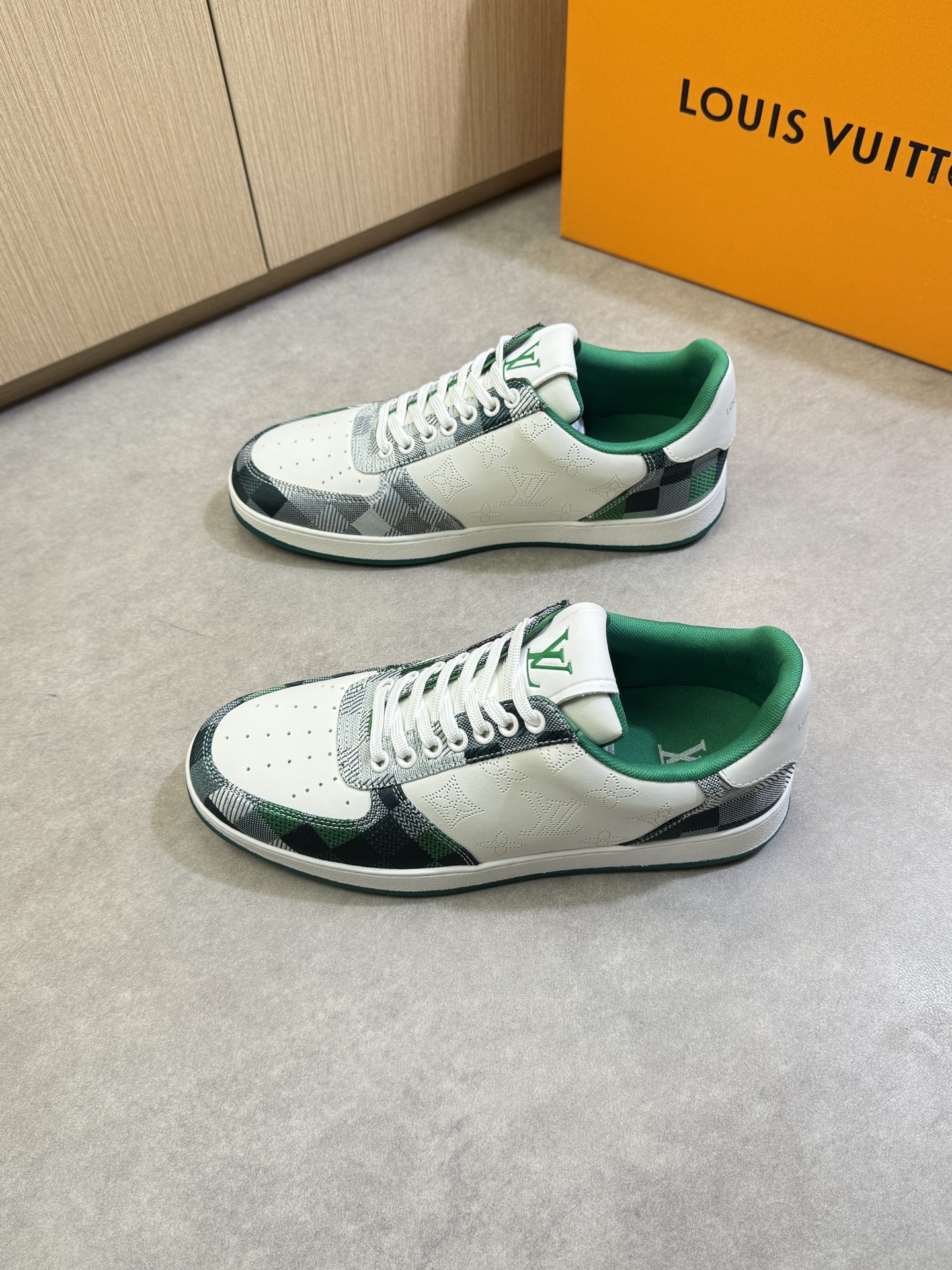LVShoes