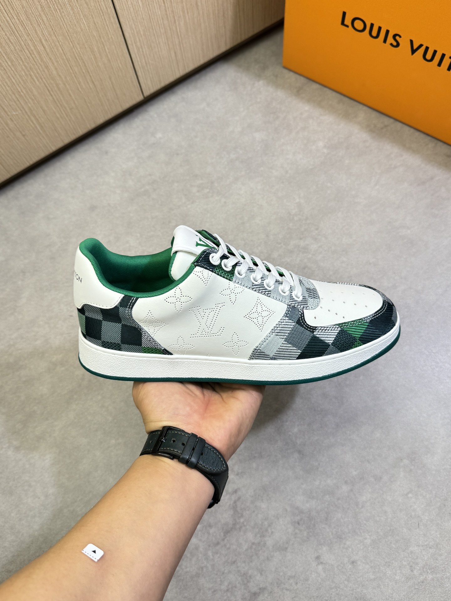 LVShoes