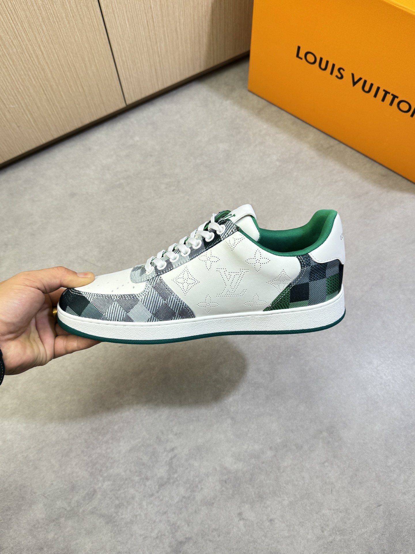 LVShoes