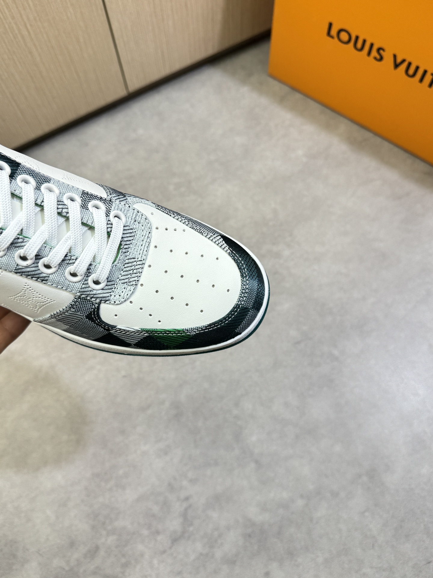 LVShoes