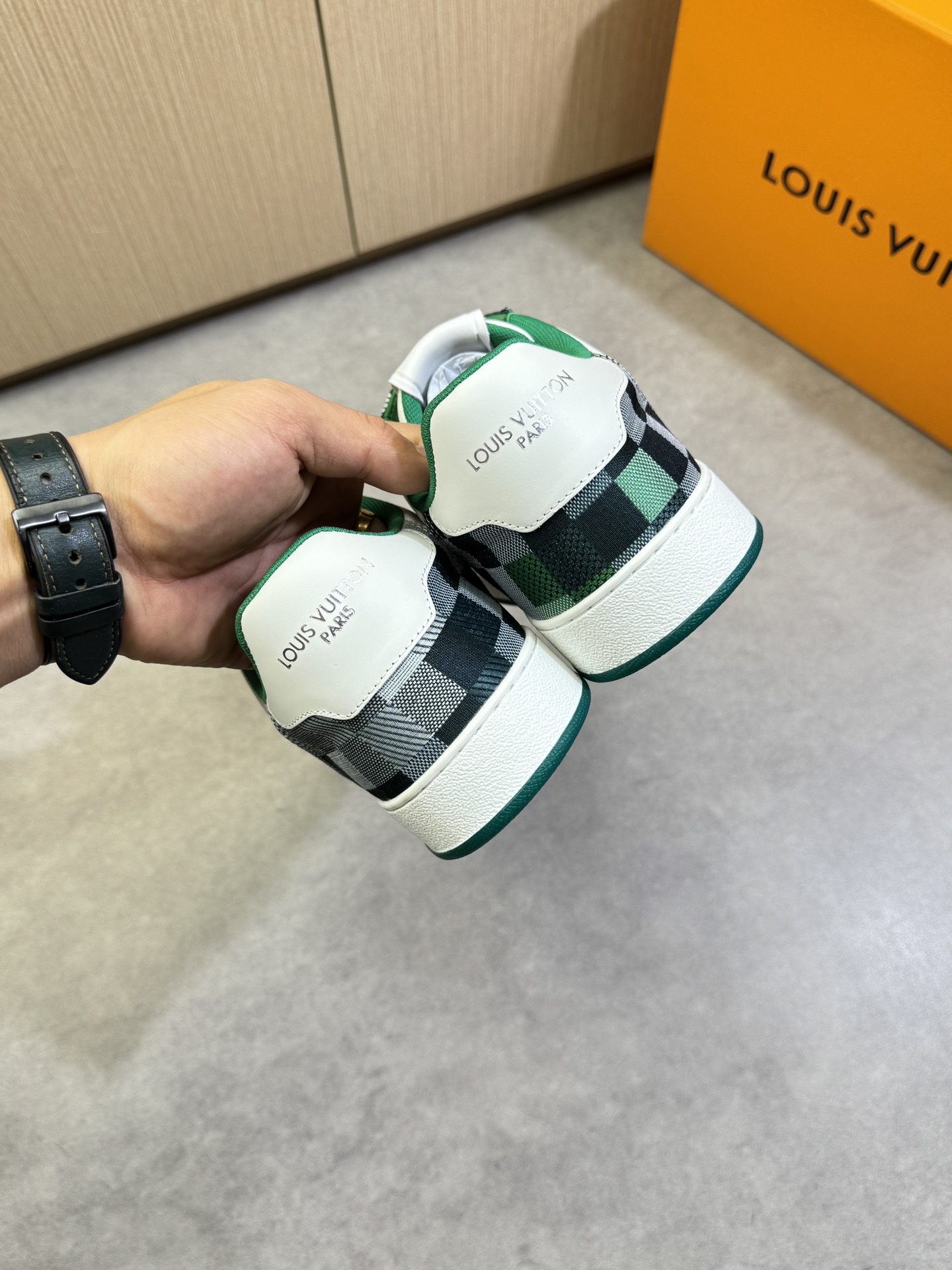 LVShoes