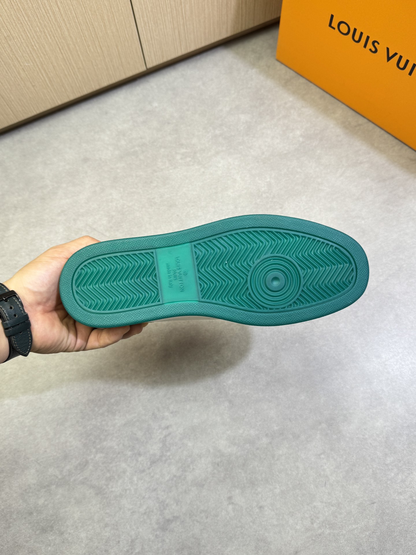 LVShoes